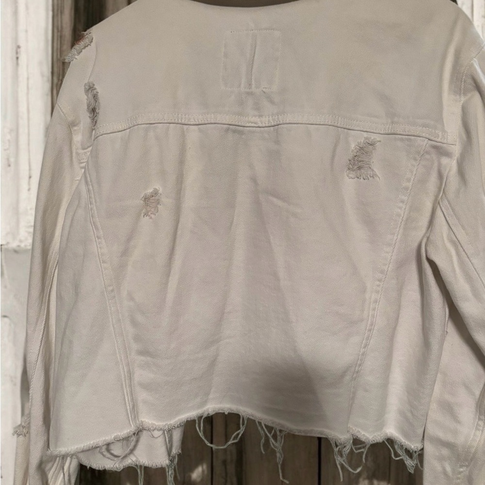 LIKE NEW Hollister Women's White Distressed Jean Jacket - Picture 9 of 9